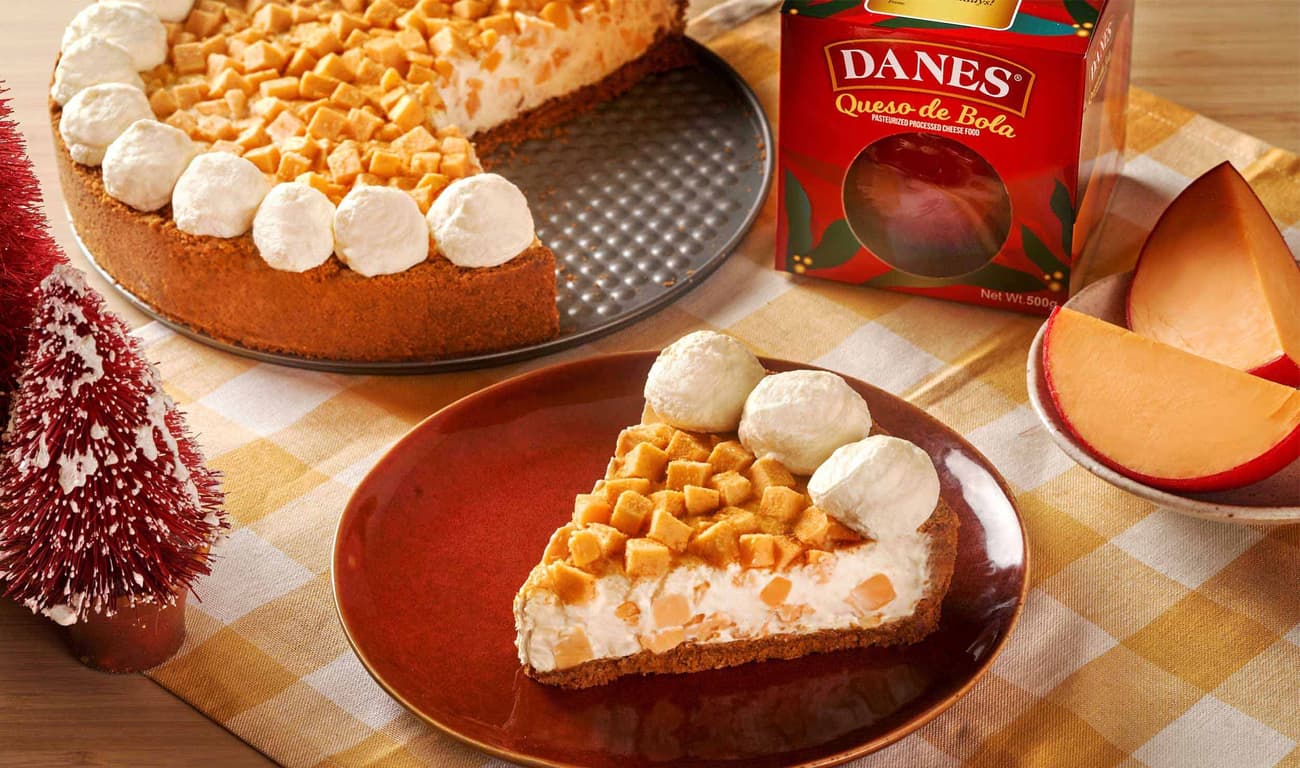 No-Bake Queso de Bola Cheesecake