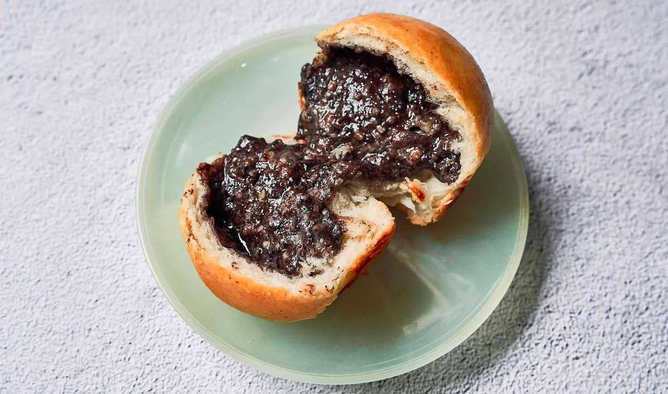 Oreo-Filled Milk Buns